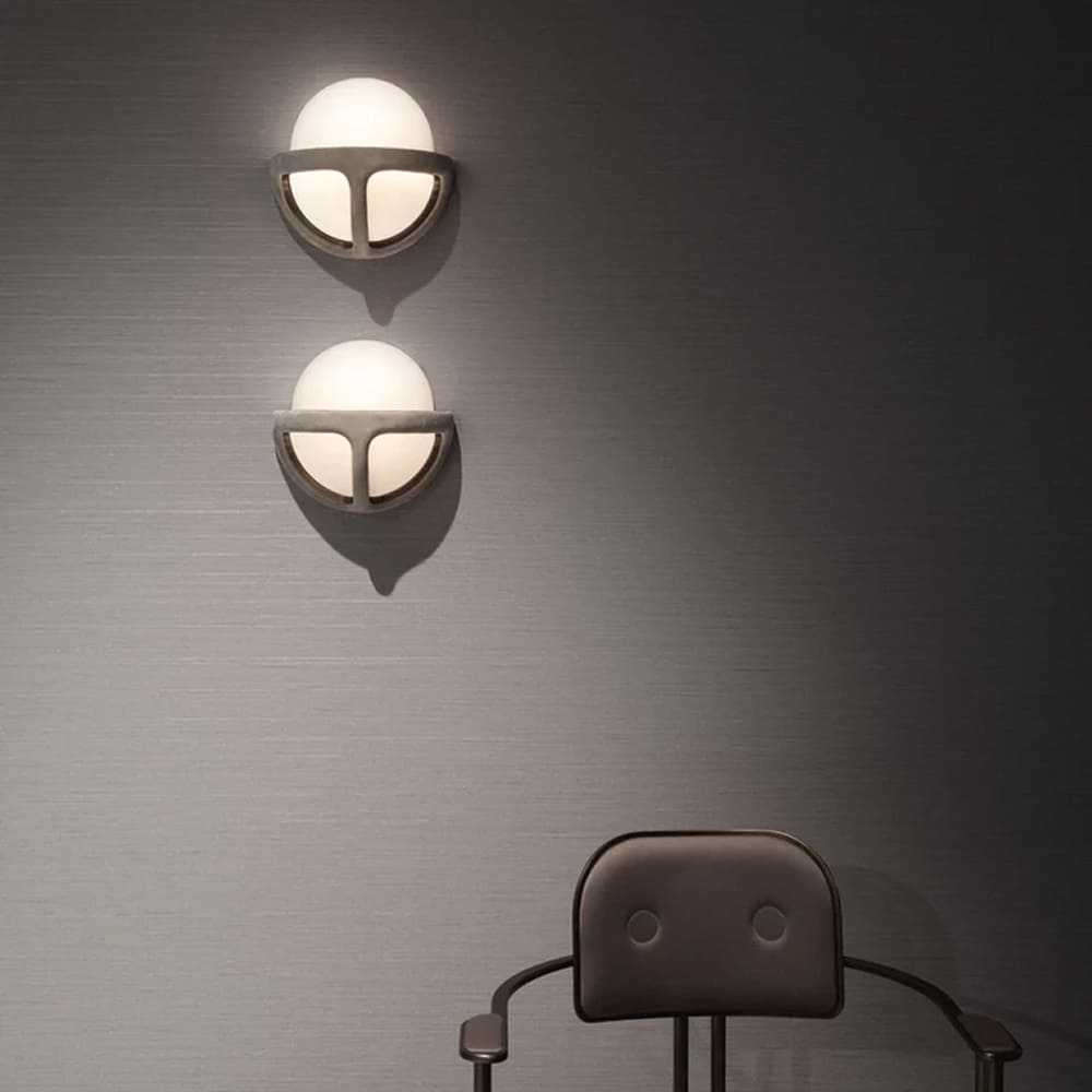 Ball-shaped interior lamp with soft light