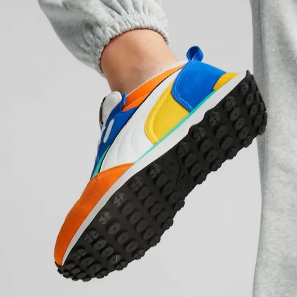 GYM SHOES
